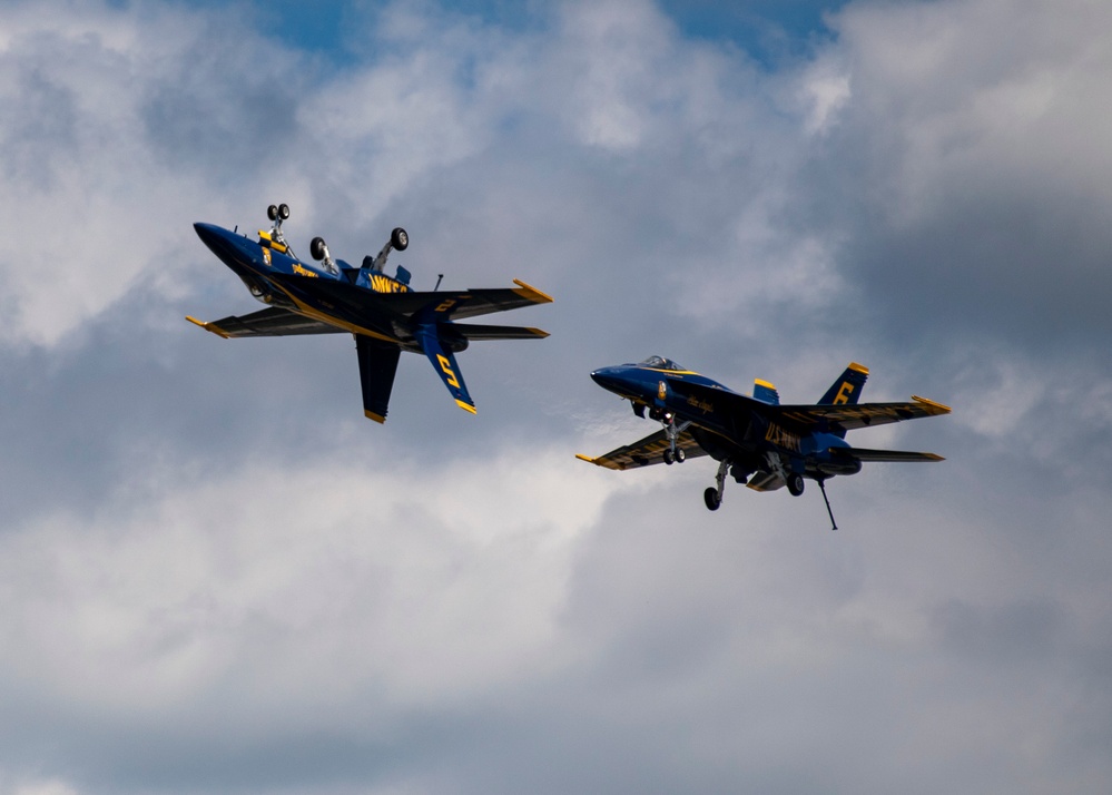 Blue Angels Perform at La Crosse, WI.