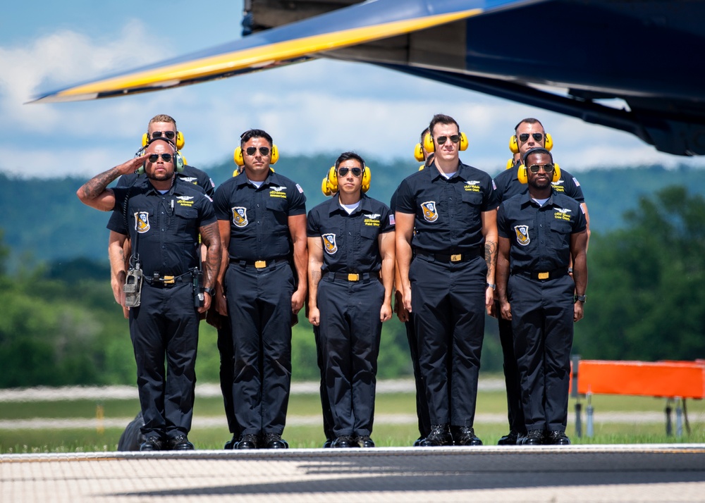 Blue Angels Perform at La Crosse, WI.