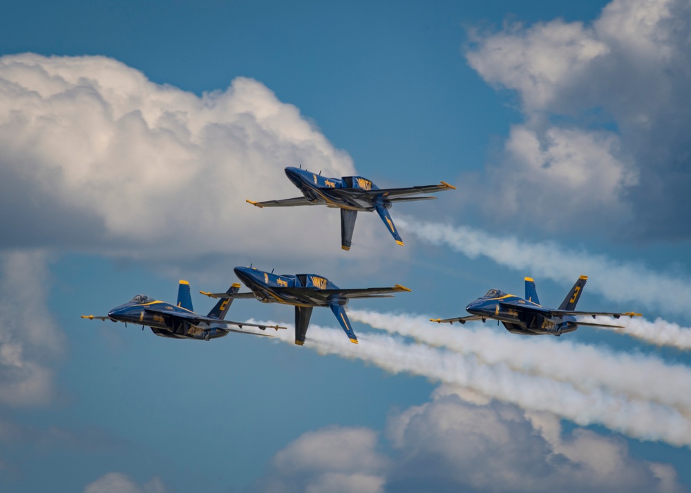 Blue Angels Perform at La Crosse, WI.