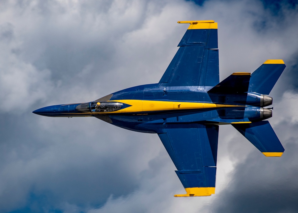 Blue Angels Perform at La Crosse, WI.