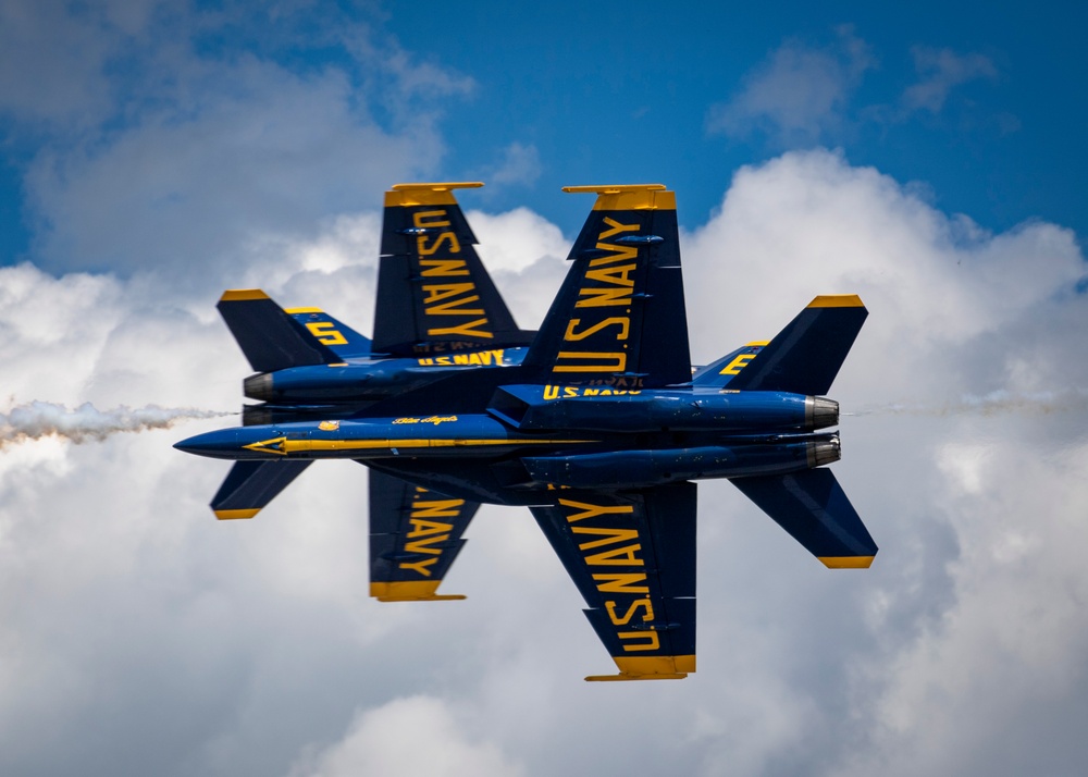 Blue Angels Perform at La Crosse, WI.