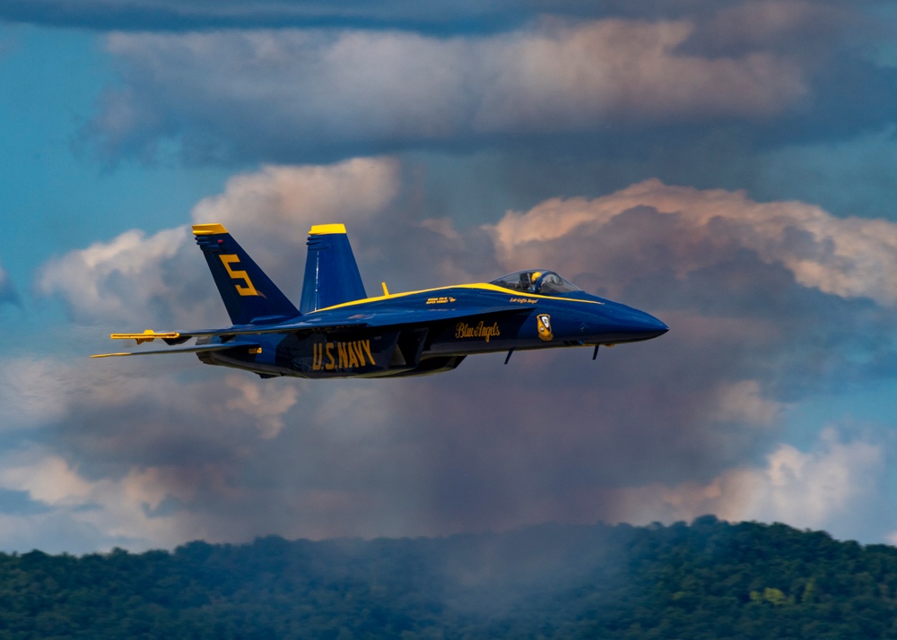 Blue Angels Perform at La Crosse, WI.