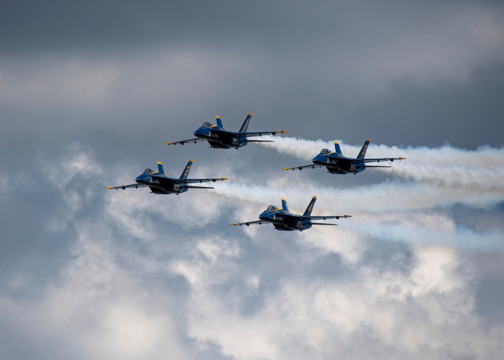 Blue Angels Perform at La Crosse, WI.