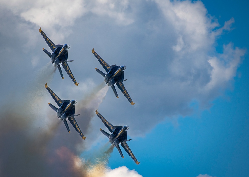 Blue Angels Perform at La Crosse, WI.