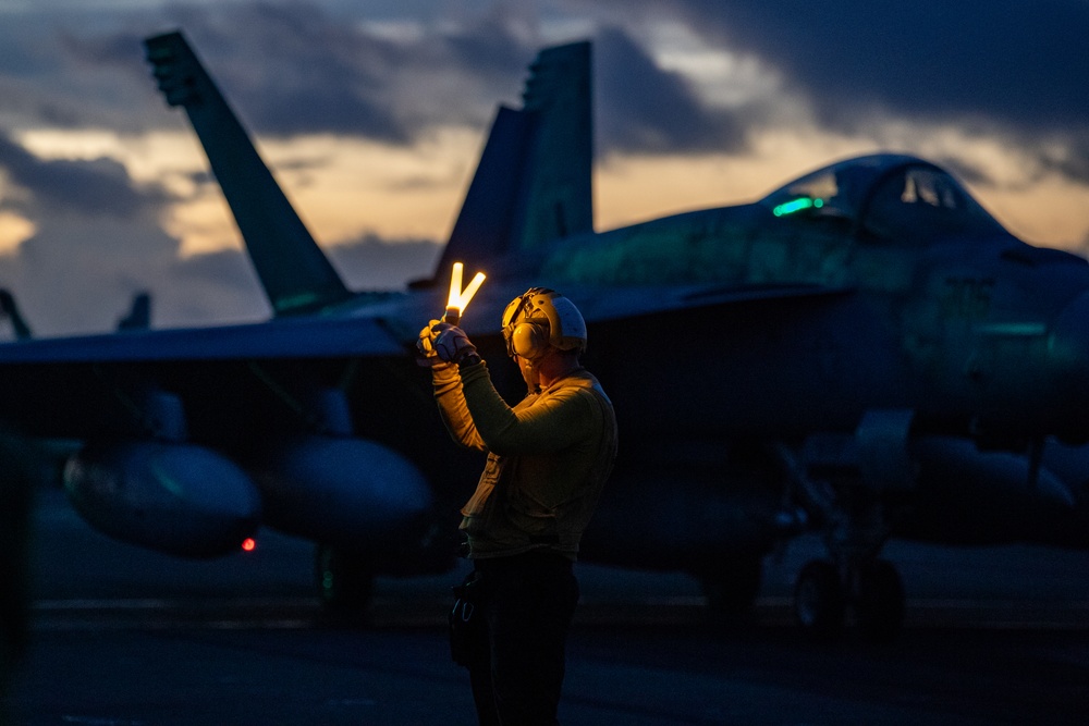 DVIDS - Images - USS Ronald Reagan (CVN 76) conducts flight operations ...
