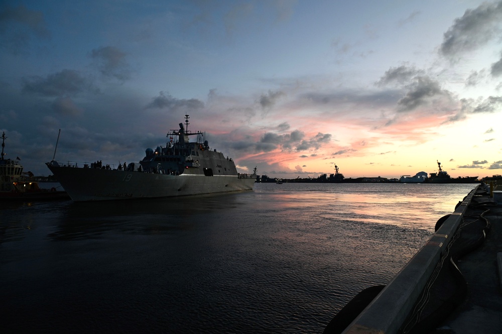 USS St. Louis Departs on Deployment