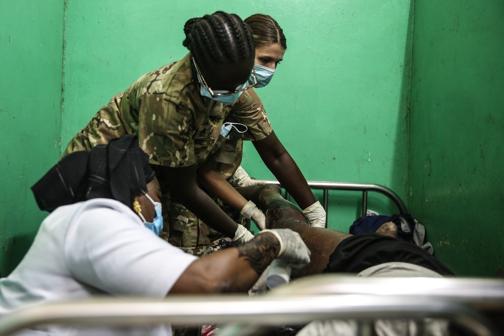 US, Chad medical partners work together at the Central Hospital
