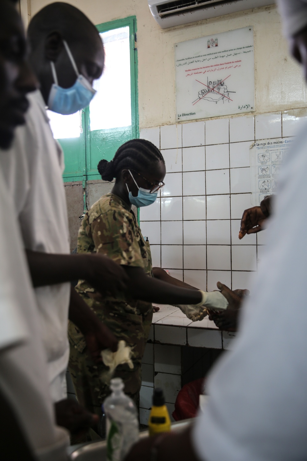 US, Chad medical partners work together at the Central Hospital in N’Djamena
