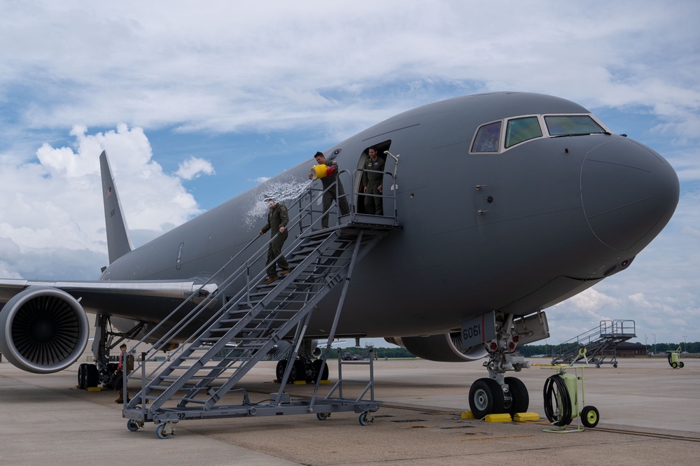 305th Operations Group fini flight