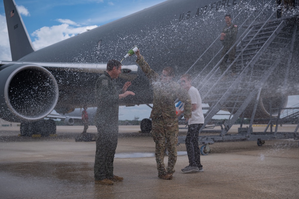 305th Operations Group fini flight