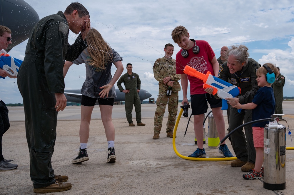 305th Operations Group fini flight