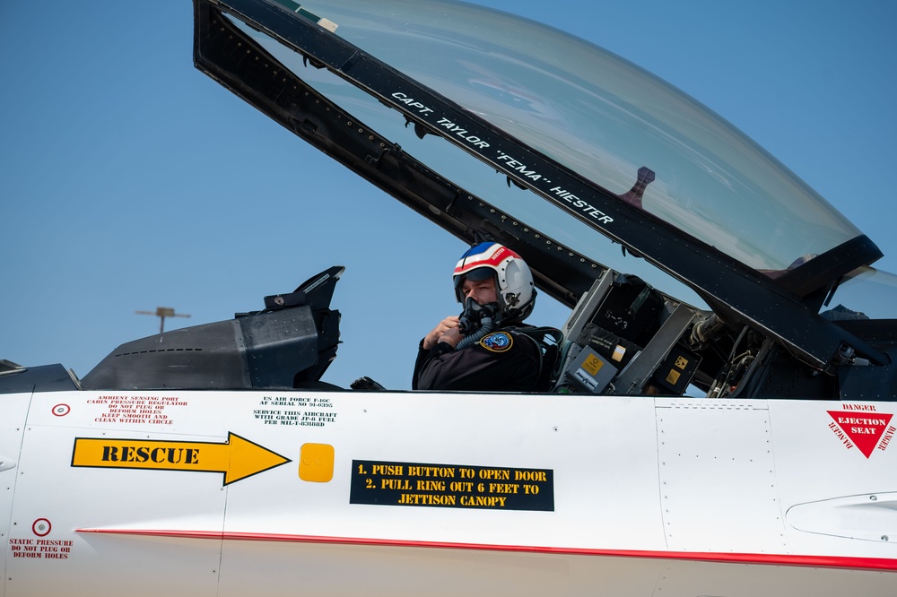 F-16 Viper Demonstration Team showcases combat capabilities at Festival Aereo Chiclayo 2024