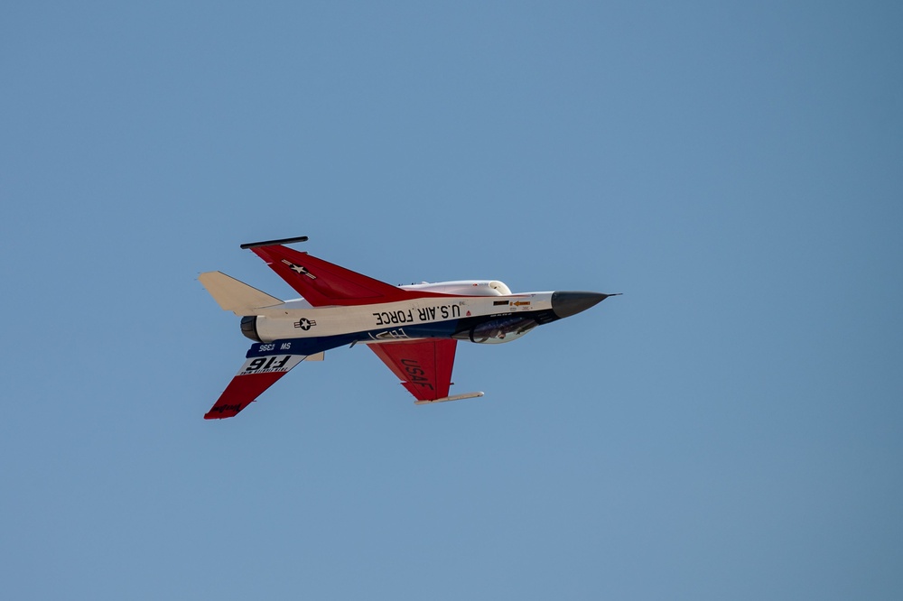 F-16 Viper Demonstration Team showcases combat capabilities at Festival Aereo Chiclayo 2024