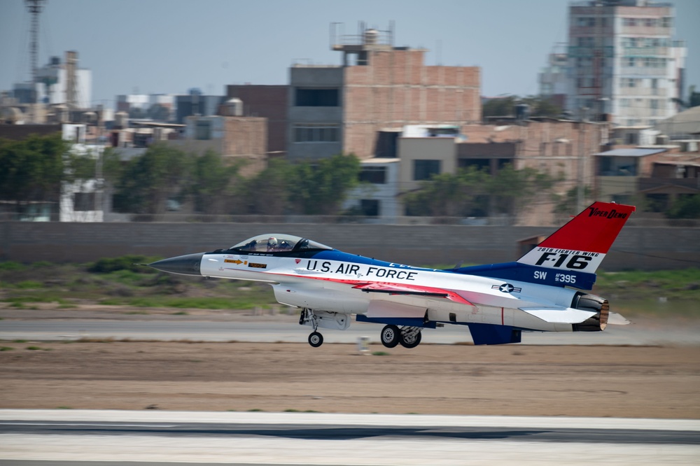 F-16 Viper Demonstration Team showcases combat capabilities at Festival Aereo Chiclayo 2024