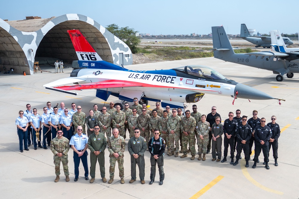 F-16 Viper Demonstration Team showcases combat capabilities at Festival Aereo Chiclayo 2024