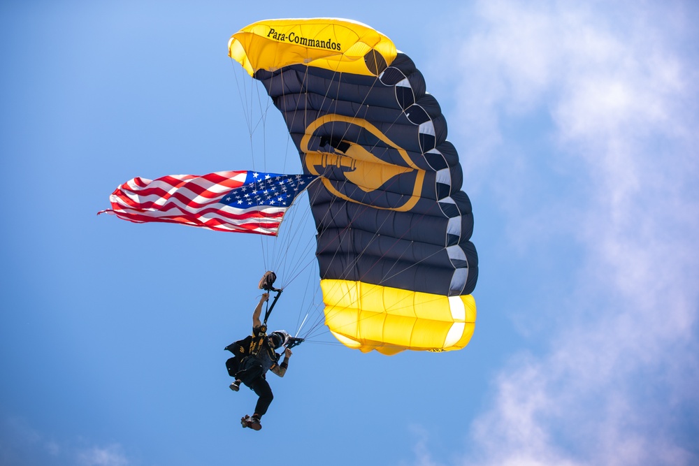 Para-Commandos land at the Army’s 249th Birthday