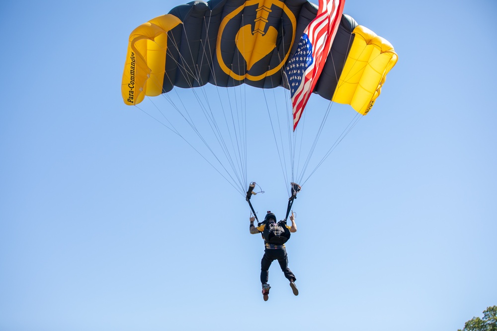 Para-Commandos land at the Army’s 249th Birthday