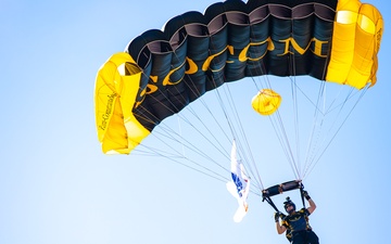 Para-Commandos land at the Army’s 249th Birthday