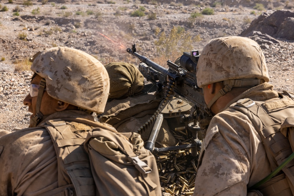 U.S. Marines with 2nd Battalion, 24th Marine Regiment, execute Range 400 at ITX 4-24