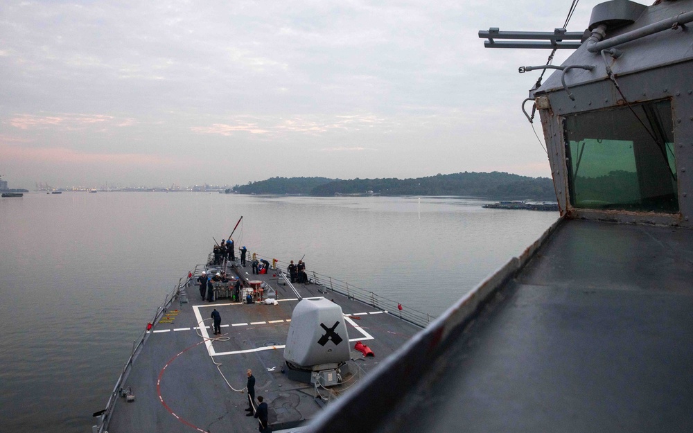 USS Russell (DG 59) returns to the Republic of Singapore