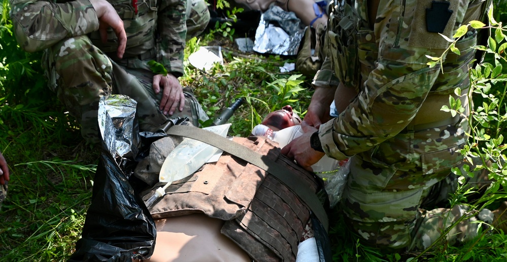 Army, Air medics train together during Operation Guardian Angel