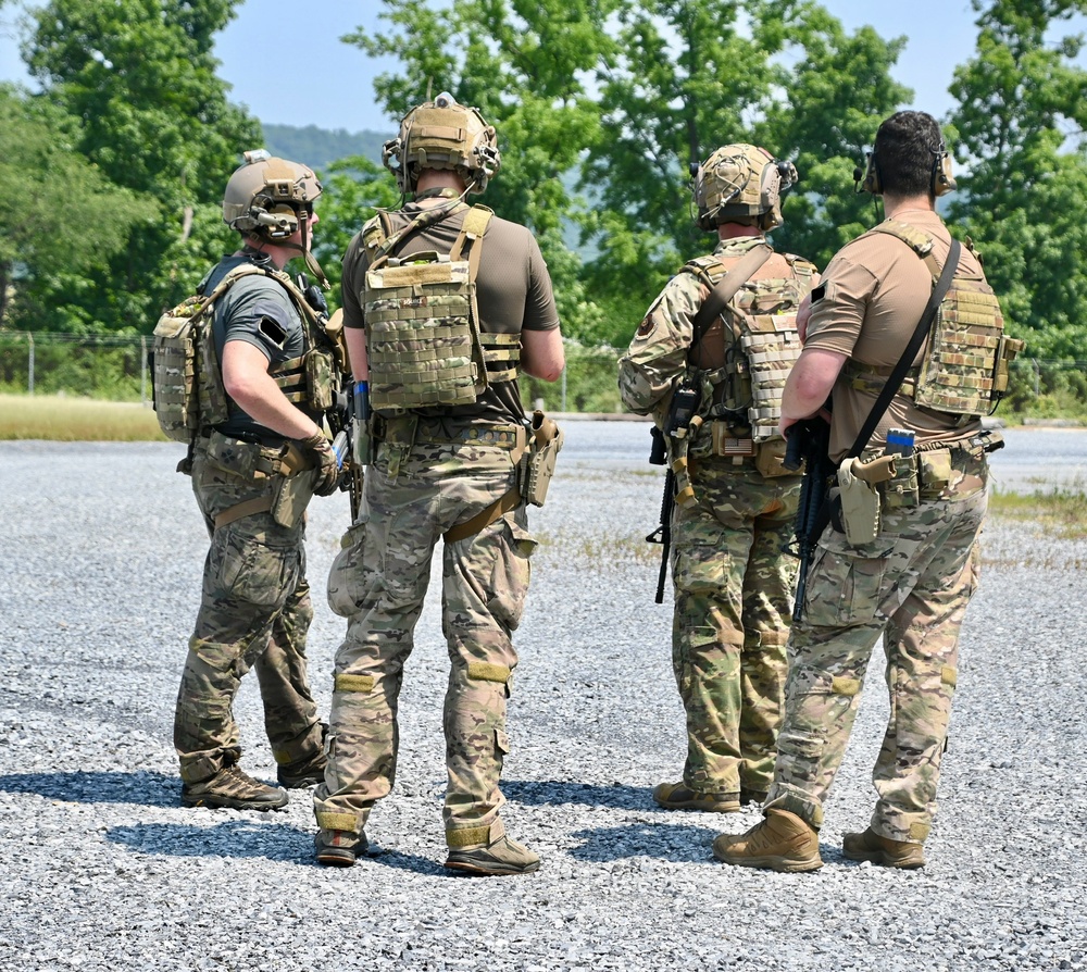 Army, Air medics train together during Operation Guardian Angel