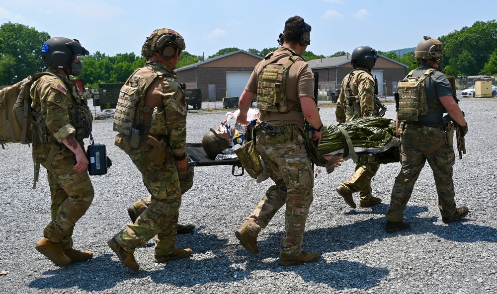 Army, Air medics train together during Operation Guardian Angel