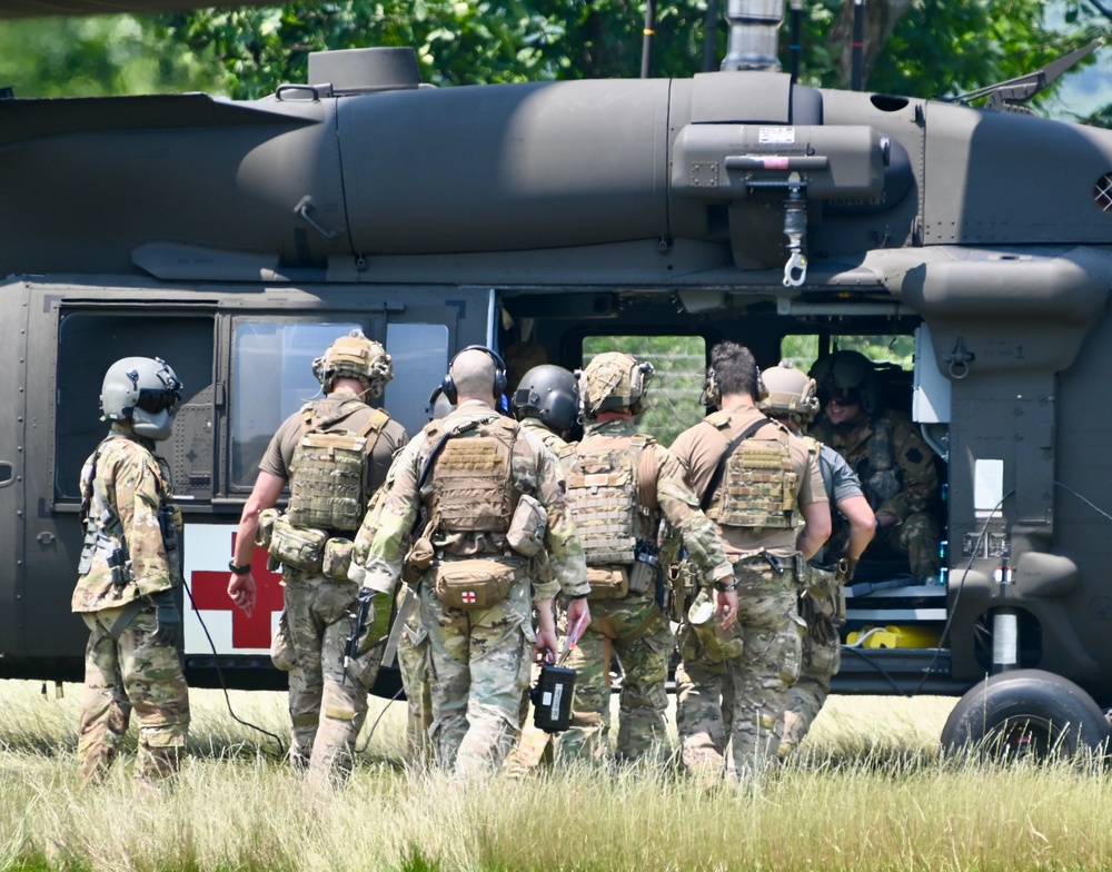 Army, Air medics train together during Operation Guardian Angel