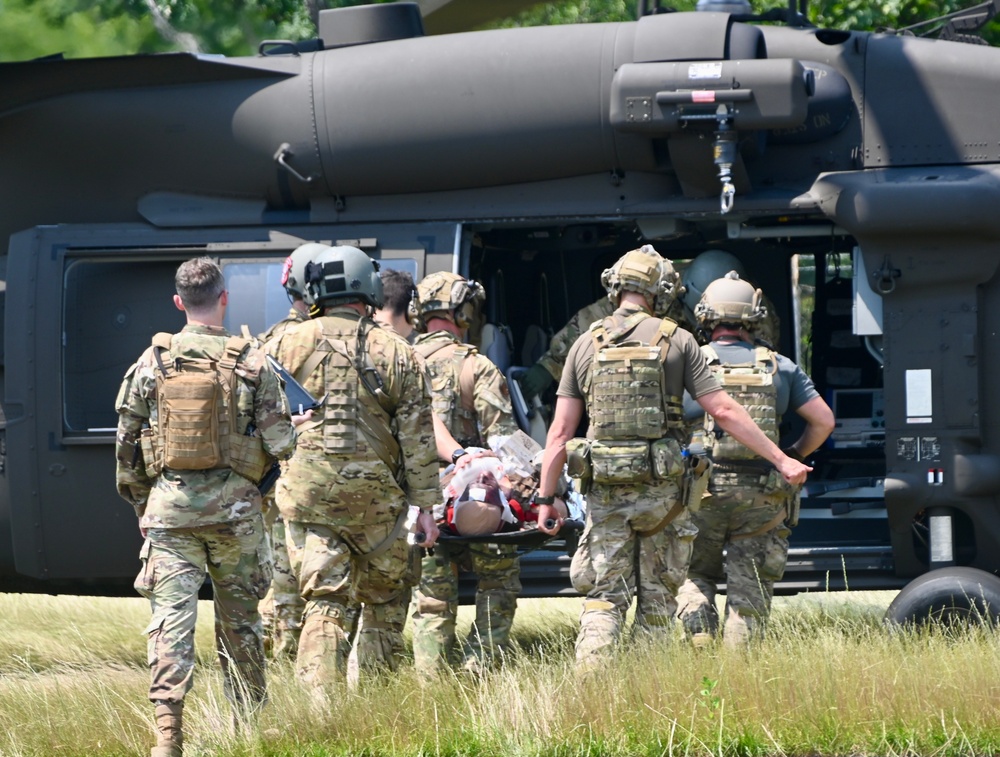 Army, Air medics train together during Operation Guardian Angel