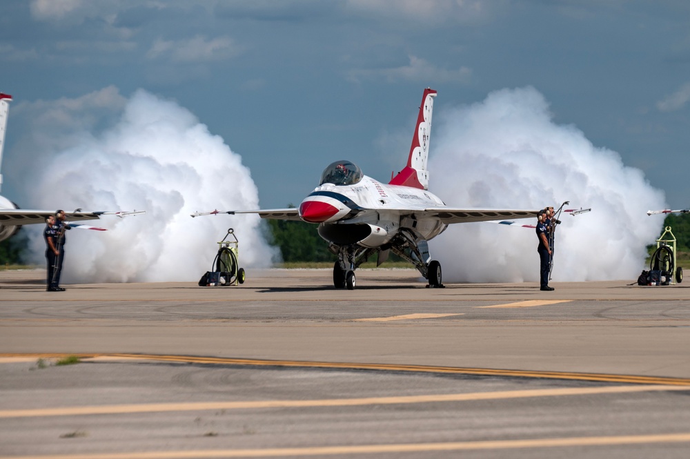 2024 Columbus Air Show heats up the skies