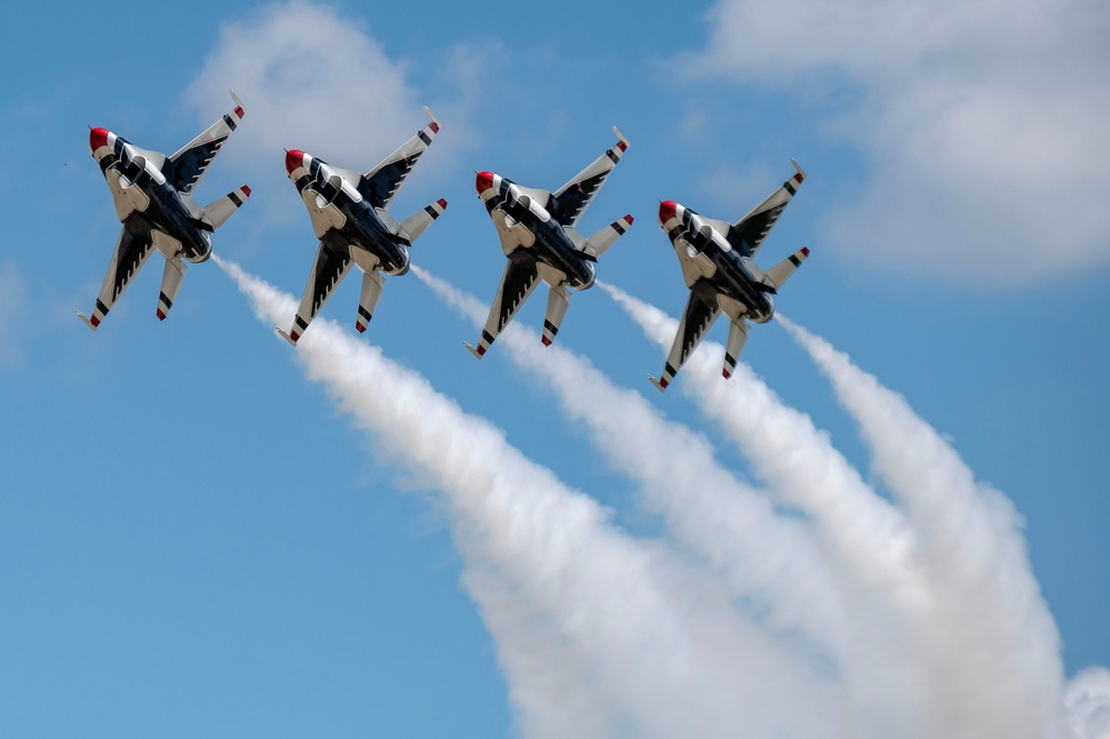 2024 Columbus Air Show heats up the skies