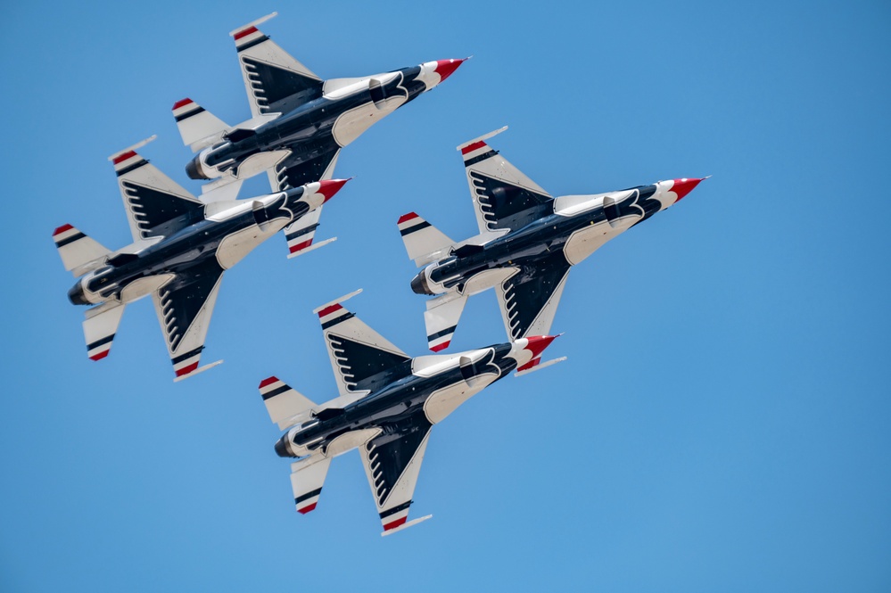 2024 Columbus Air Show heats up the skies