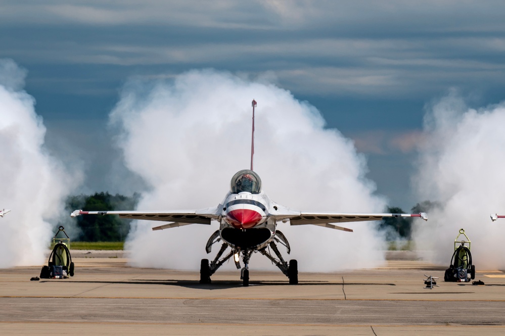 2024 Columbus Air Show heats up the skies