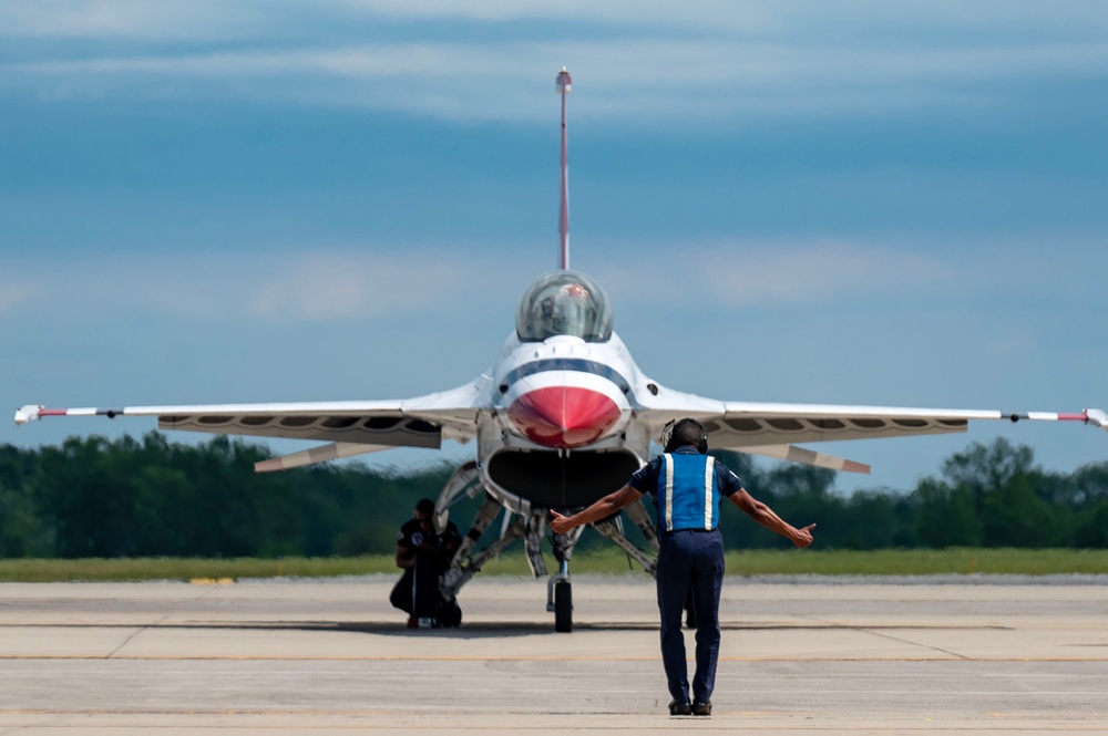 2024 Columbus Air Show heats up the skies