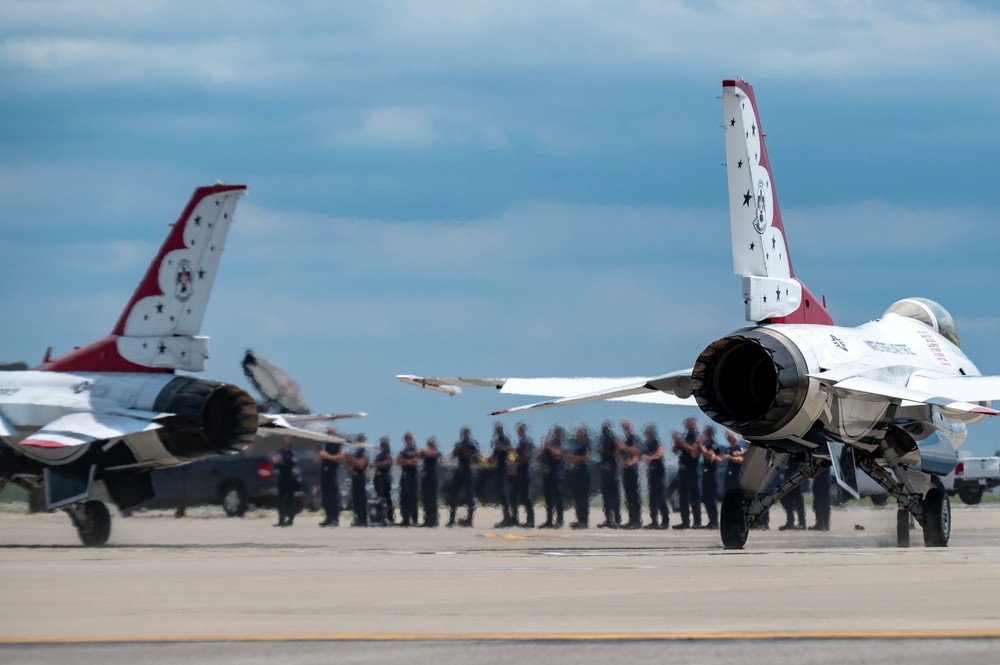 2024 Columbus Air Show heats up the skies