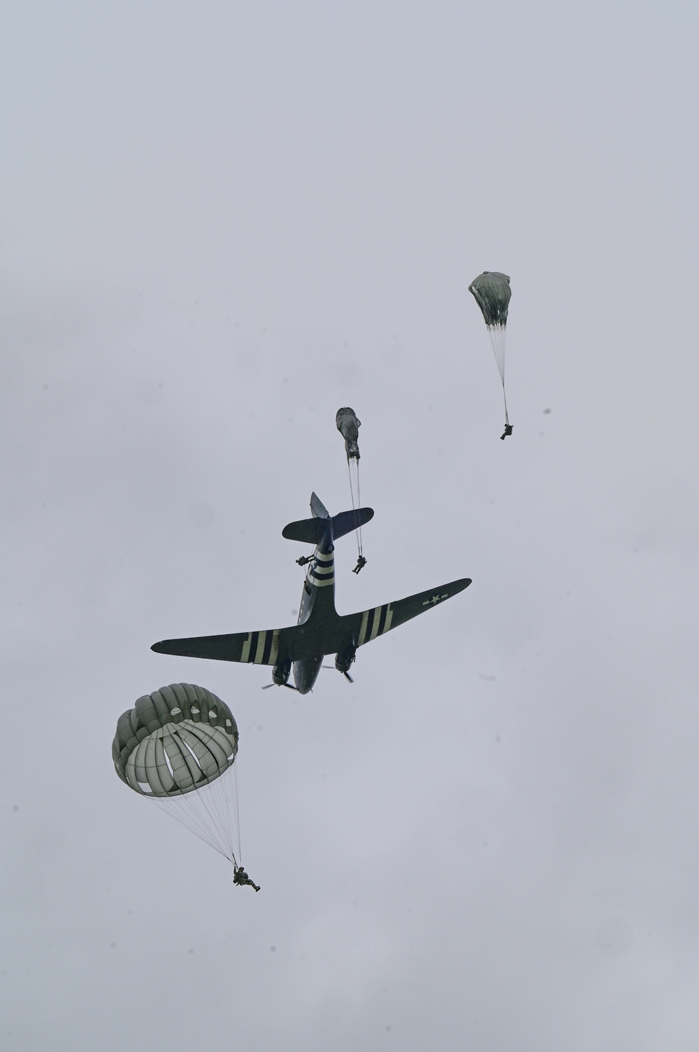 SOCEUR paratroopers participate in the 75th Anniversary of the Berlin Airlift