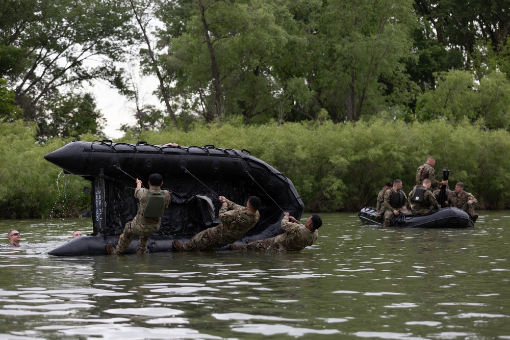 Iowa National Guard Soldiers Conduct Zodiac Inflatable Boat Operations Training