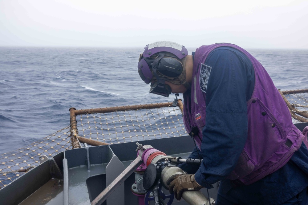 MH-60 R Seahawk refuel