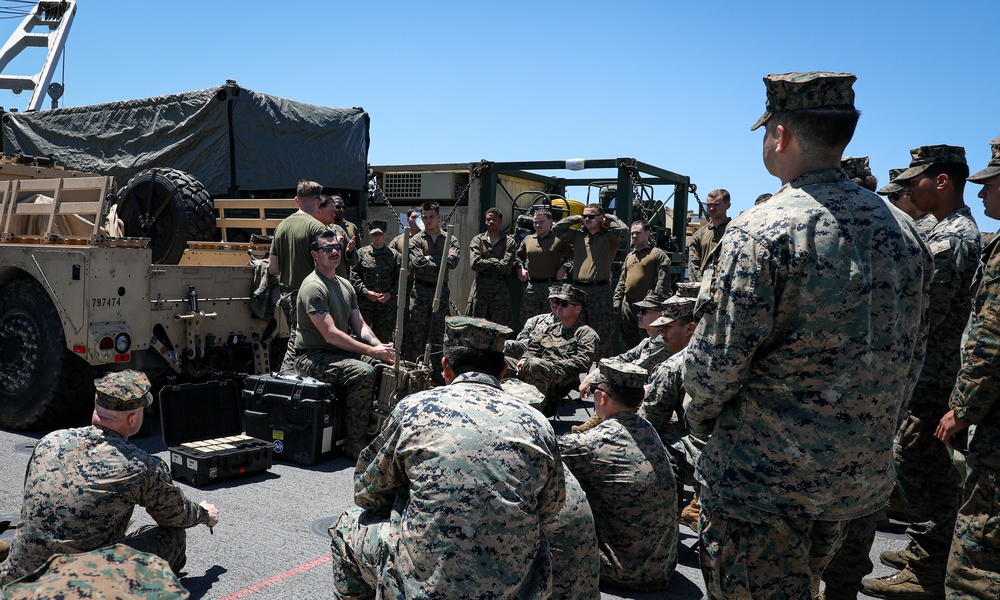 24th MEU (SOC) Counter-IED Class Aboard USS Oak Hill (LSD 51)