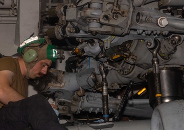 MH-60 R Seahawk maintenance