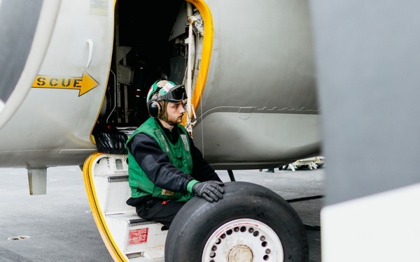 Sailors Change an E-2C Tire