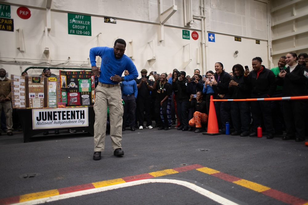 Sailors Perform in Juneteenth Event