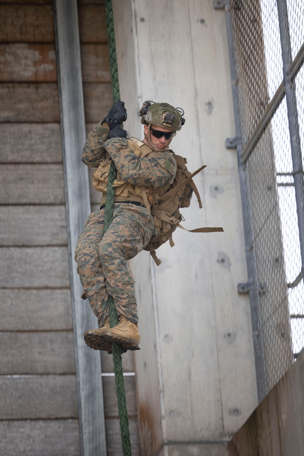 III MIG | BLT 1/4 Conducts Fast Rope Training with EOTG