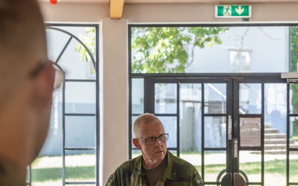 CLB-8 Speak with Distinguished Visitors