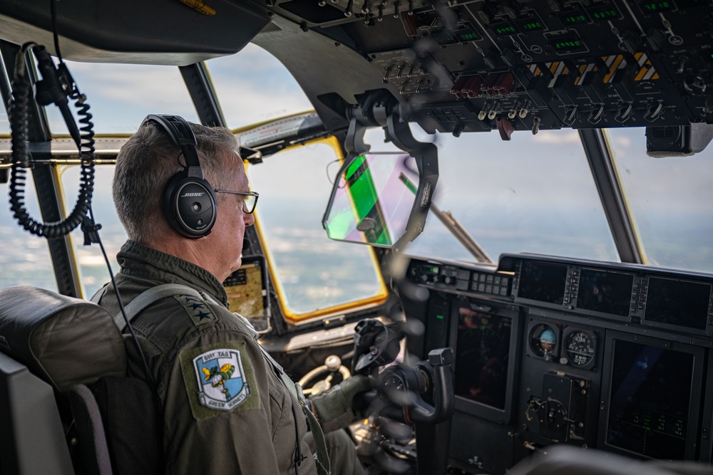 Gen. Minihan takes final flight in C-130, Team Little Rock