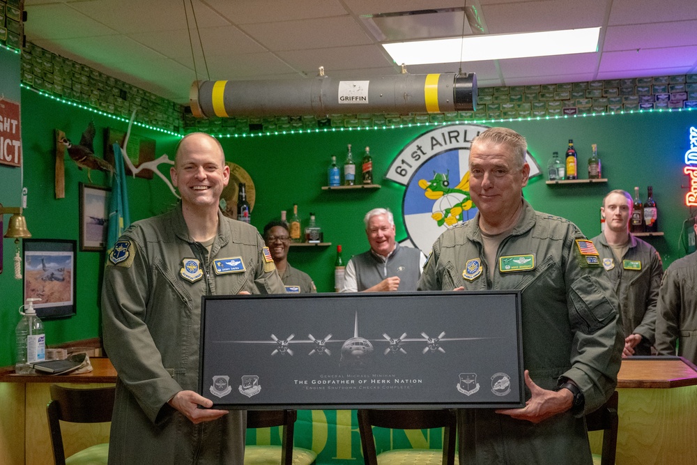 Gen. Minihan takes final flight in C-130, Team Little Rock