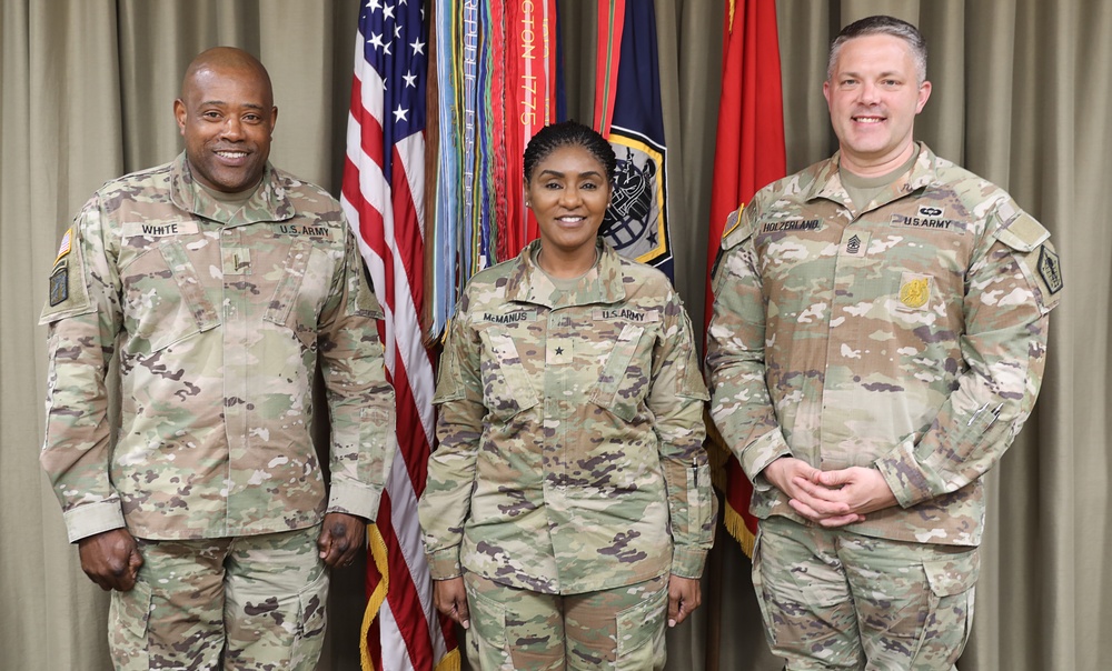 Ninth Command Chief Warrant Officer of the U.S. Army Reserve Command visits HRC