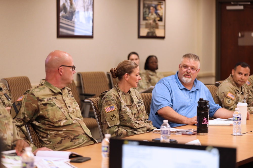 Ninth Command Chief Warrant Officer of the U.S. Army Reserve Command visits HRC