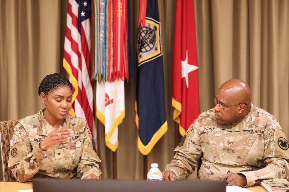 Ninth Command Chief Warrant Officer of the U.S. Army Reserve Command visits HRC