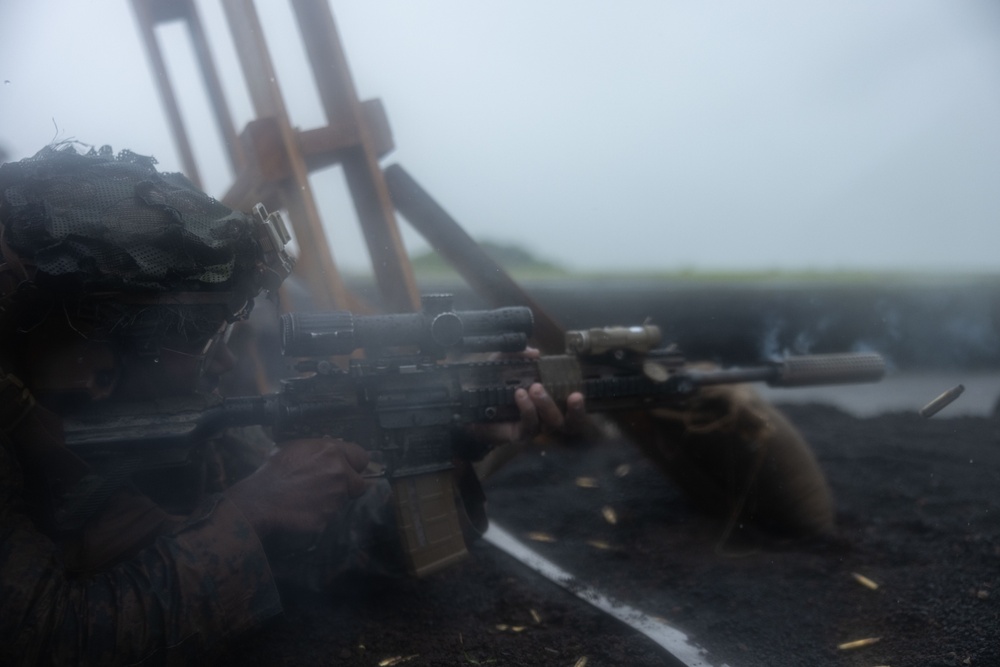 4th Marines Fire away on Unknown Distance and Short Bay Ranges During Fuji Viper 24.3   